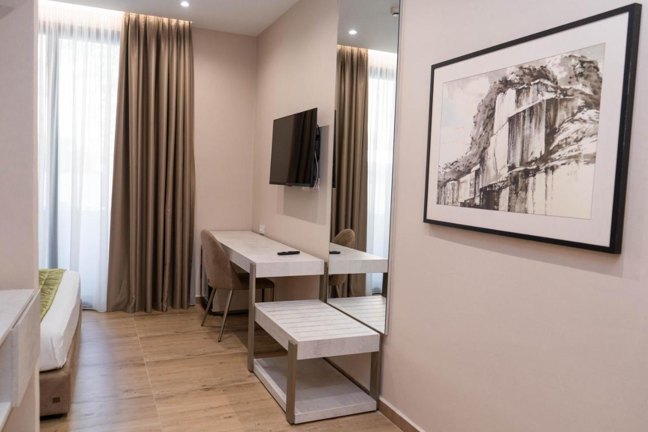 Hotel Patio Vlorë Екстериор снимка