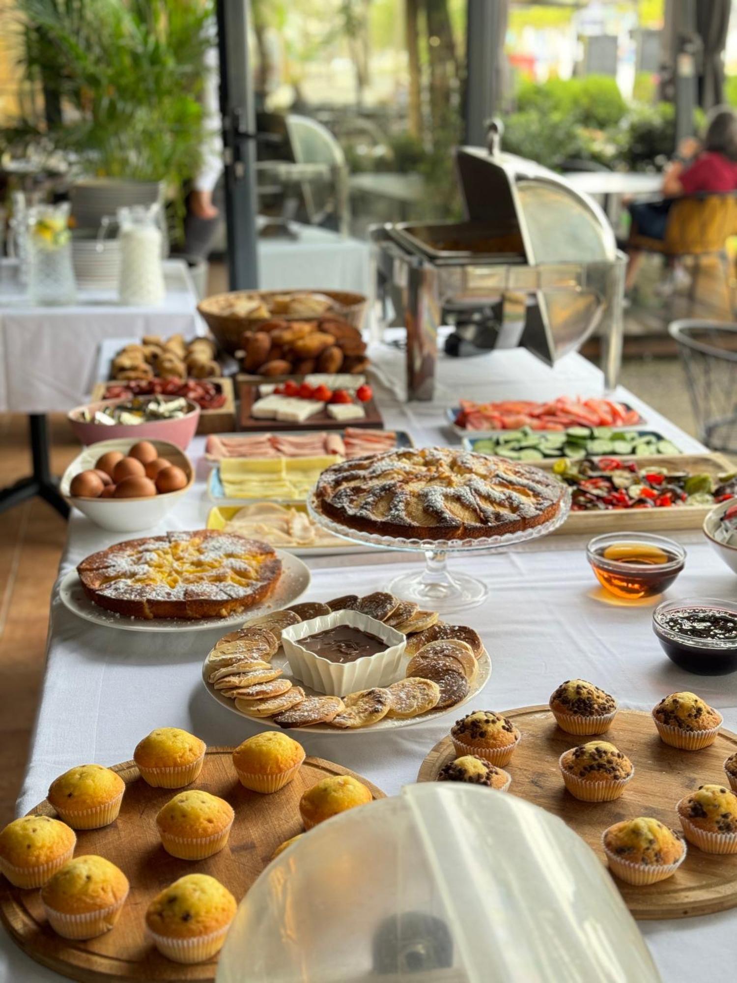 Hotel Patio Vlorë Екстериор снимка