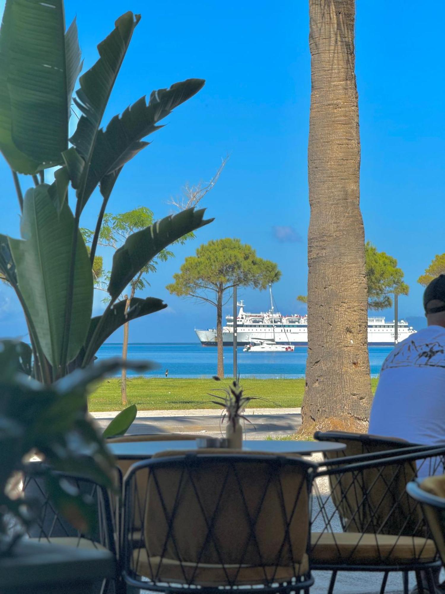 Hotel Patio Vlorë Екстериор снимка